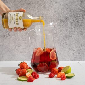 sangria au vin rouge avec jus de gingembre et fruits